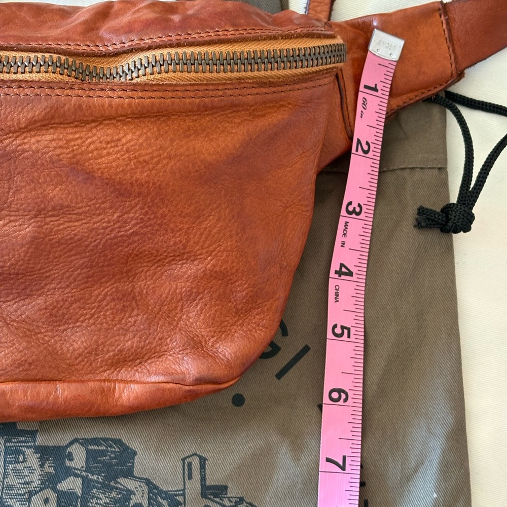 Campomaggi SANTARCANGELO
Belt bag "CORNIOLO" in garment-dyed cowhide leather - Picture 13 of 16
